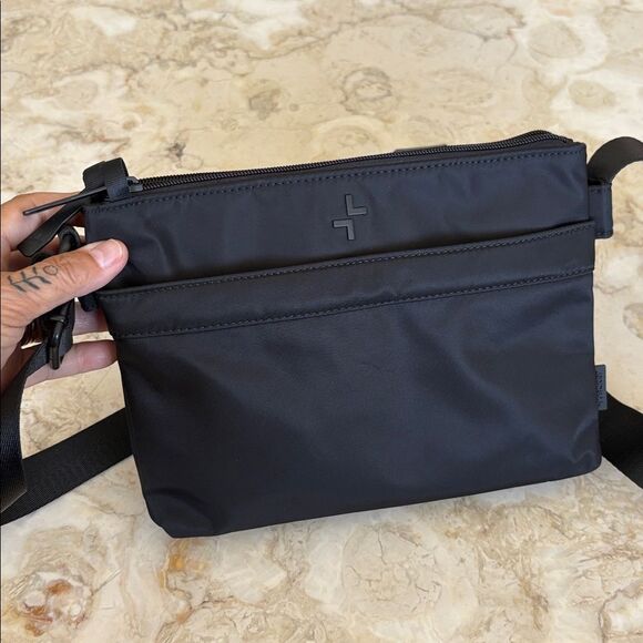 NWOT Tracker Anti Theft RFID Black Nylon Crossbody Bag Unisex - Picture 7 of 15